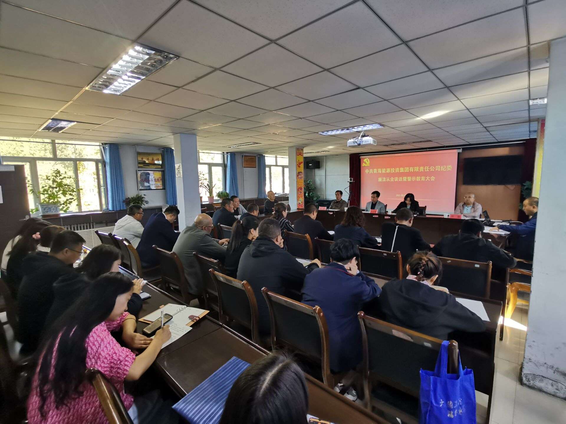 集團(tuán)公司紀(jì)委開展廉潔談話活動(dòng)  黃奇中攝.jpg